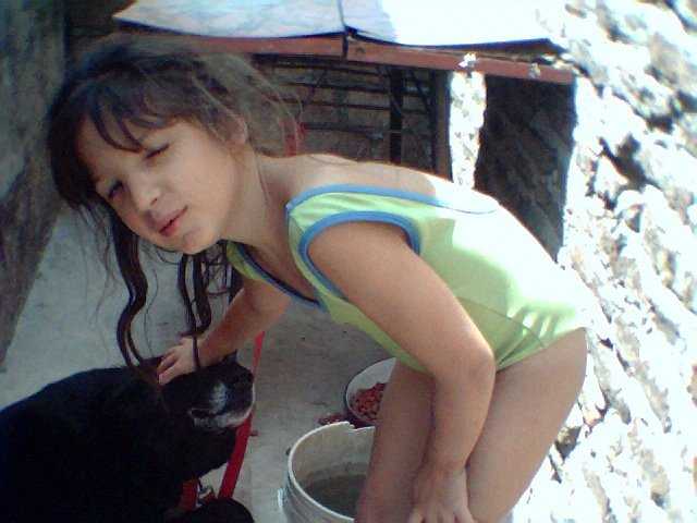 mi primera perra y yo de chiquita - Berger Belge Malinois Femelle (9 ans)