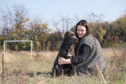 Un Cane Corso et sa maîtresse
