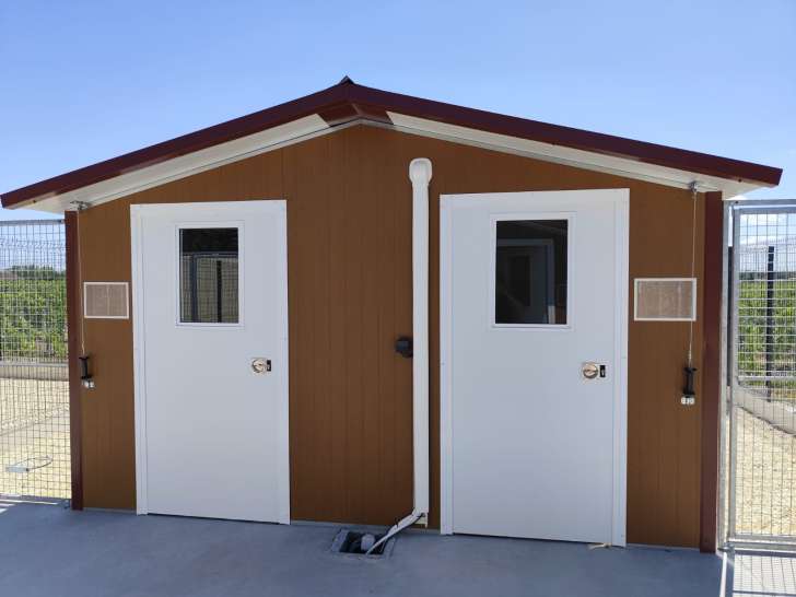 chalet chien isolé